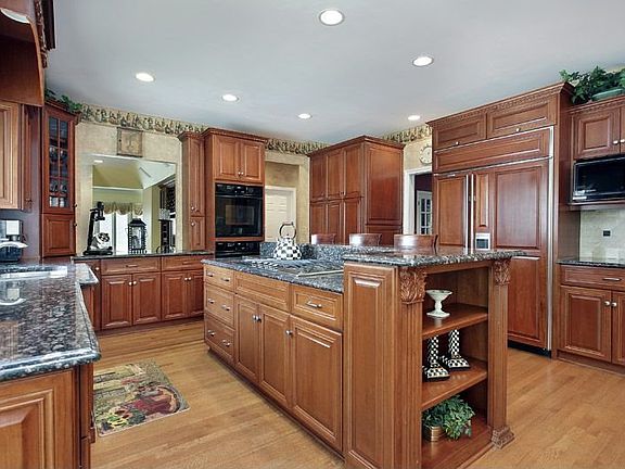 5th image of 1427 Lakewood Dr
