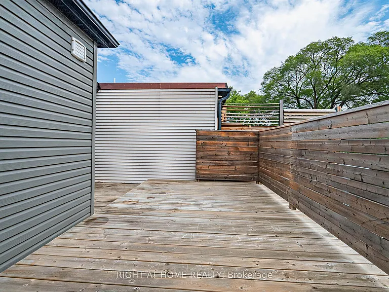 1095 Queen St E #2 — Photo 29