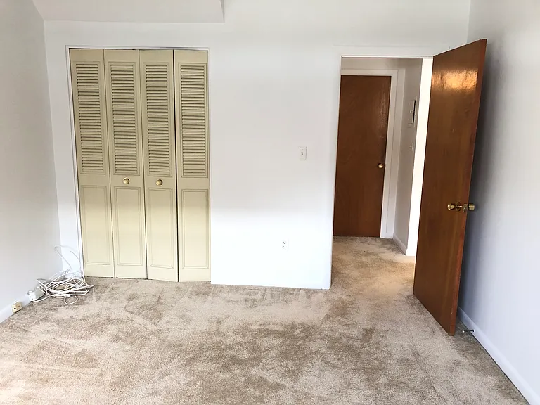 Lexington St Apartments — Photo 55