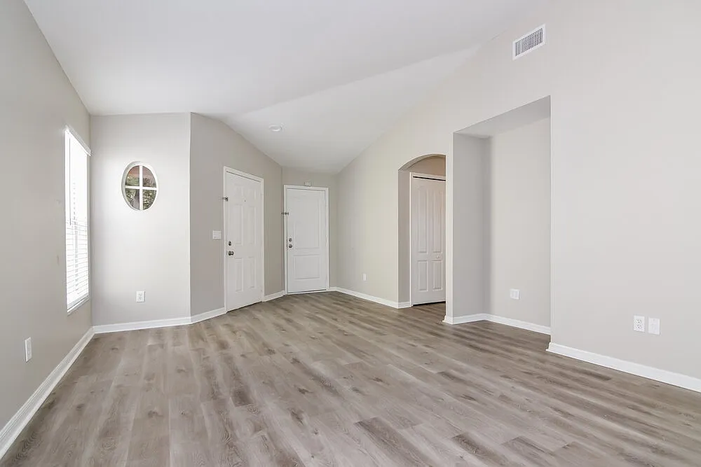 3 bed, 2.0 bath, 1298 sqft, $3,580 — Photo 3