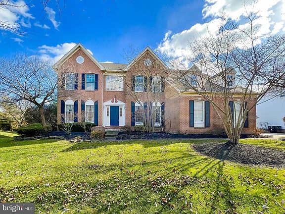 2nd image of 612 Burgundy Pl