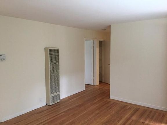 4th image of 440 Ravenswood Ave APT 4