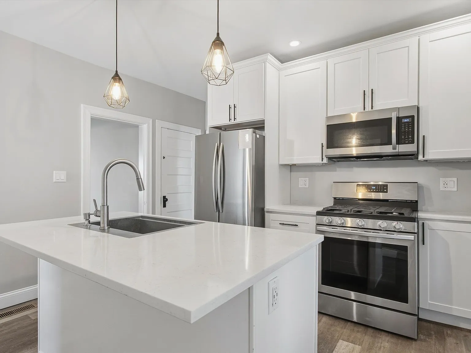 2 bed, 1.0 bath, 1200 sqft, $3,000 — Photo 4
