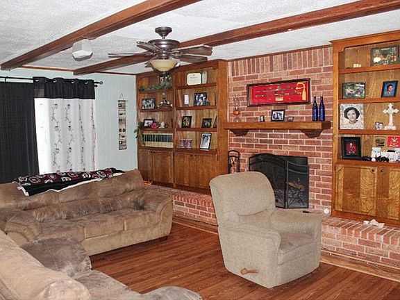 2nd image of 202 SW Crystal Hills Dr