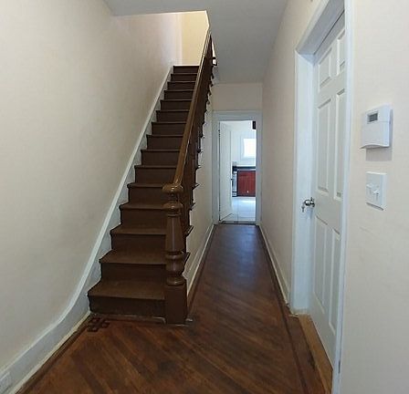 3rd image of 10 Lexington Ave