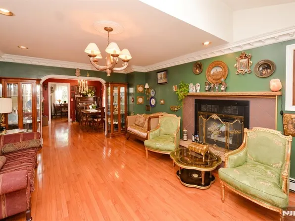 12-17 Roosevelt Place, Fair Lawn, NJ 07410