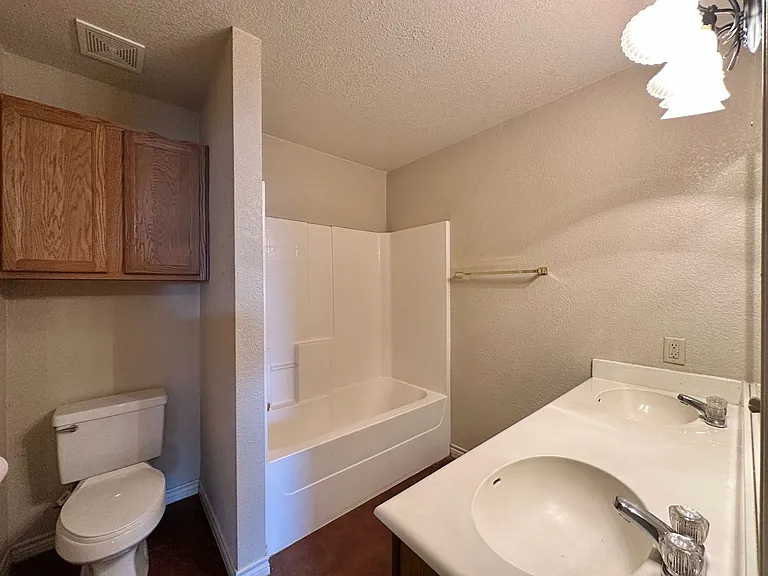 2103 Charleston Ct — Photo 19