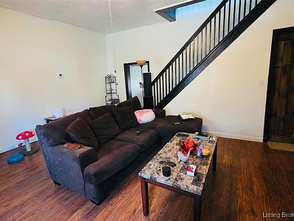 4th image of 715 walnut Street