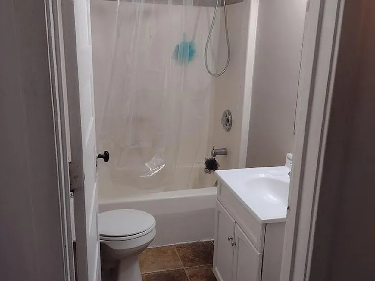 322 Augusta Ave — Photo 14