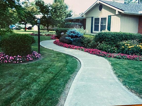 4th image of 5740 Bradley Dr