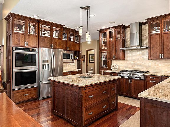 5th image of 204 Larkspur Ln E