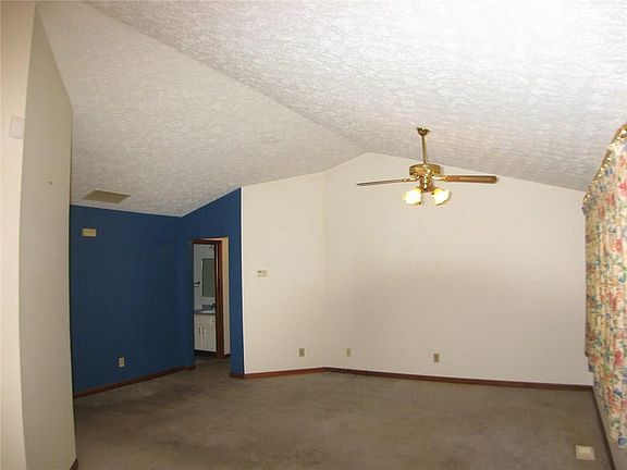 3rd image of 10115 Park Royale Dr