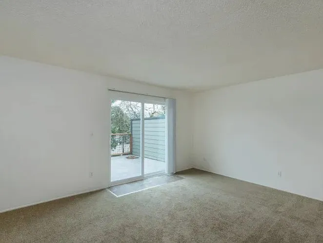 Chateau Hills — Photo 2
