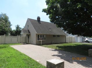 143 Farmedge Rd, Levittown, NY 11756