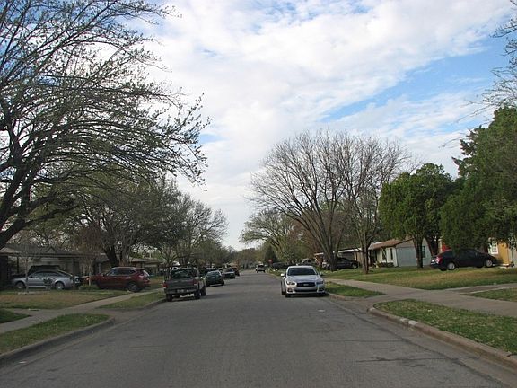 4th image of 4233 Hyde Park Dr