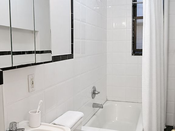 4th image of 521 W 122nd St APT 23