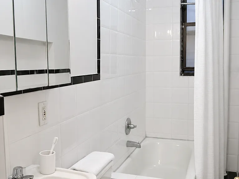 521 W 122nd St #23 — Photo 4