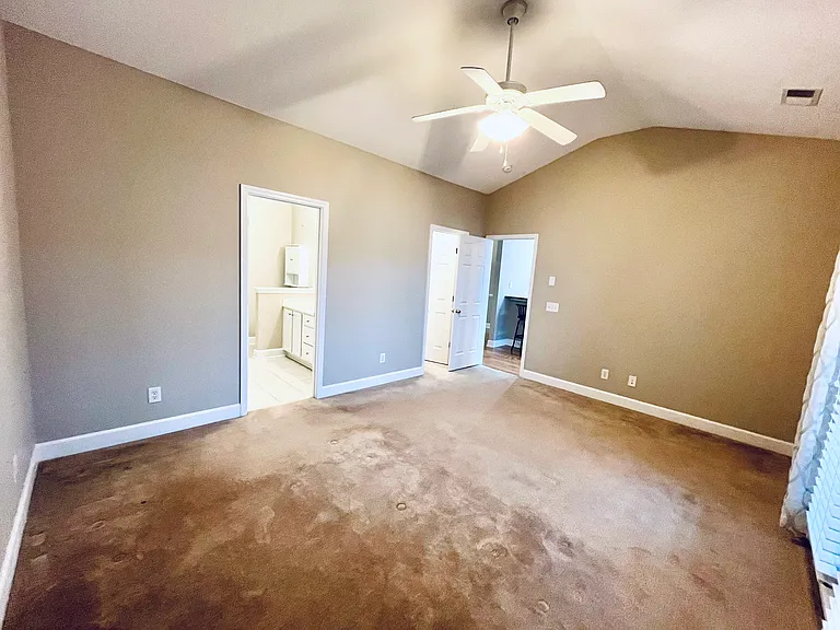 284 Viareggio Rd — Photo 12