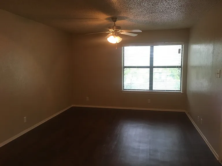 1500 Northwest Blvd — Photo 2
