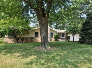 1945 S Valleyroad Ave, Springfield, MO 65804