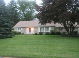 2036 Pine Rd, Huntingdon Valley, PA 19006