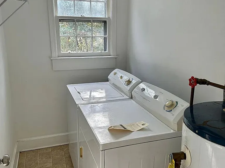 410 Clover St — Photo 10
