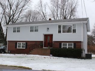 31 Corwin St, Kenvil, NJ 07847