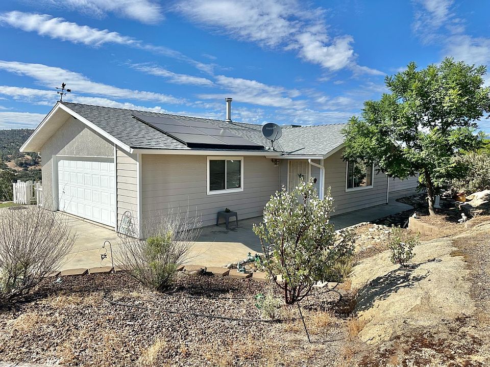 1st image of 39925 Lilley Mountain Dr