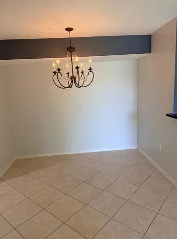 806 Villa Cir — Photo 11