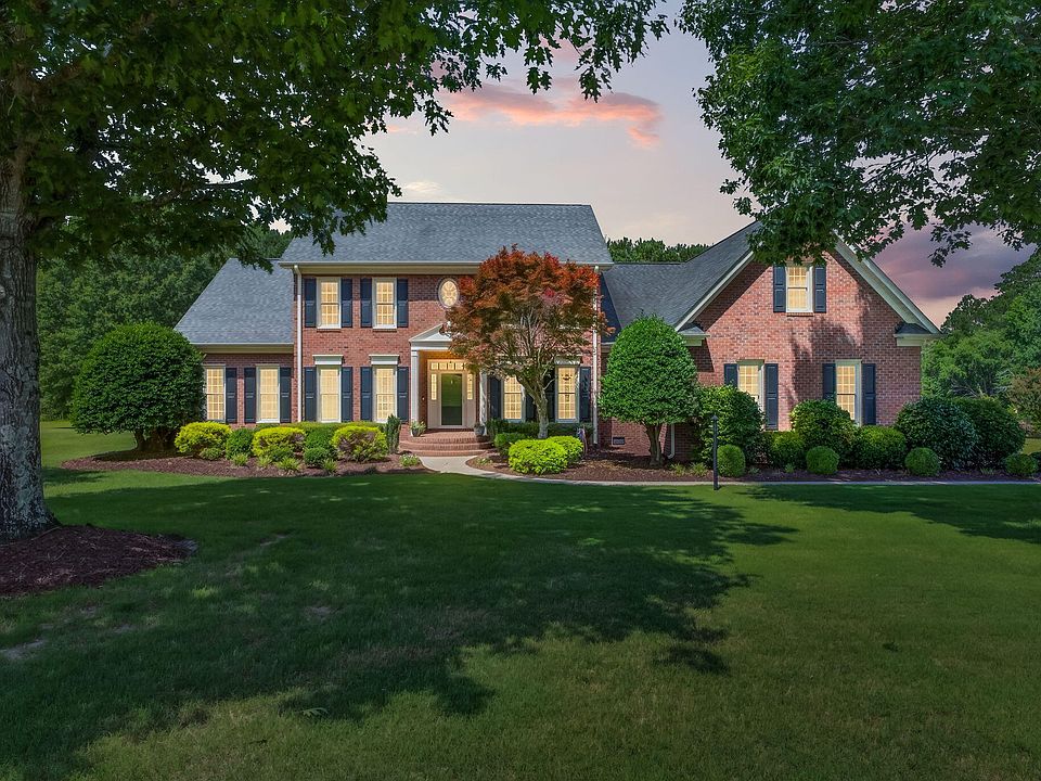 1st image of 145 Huntington Dr