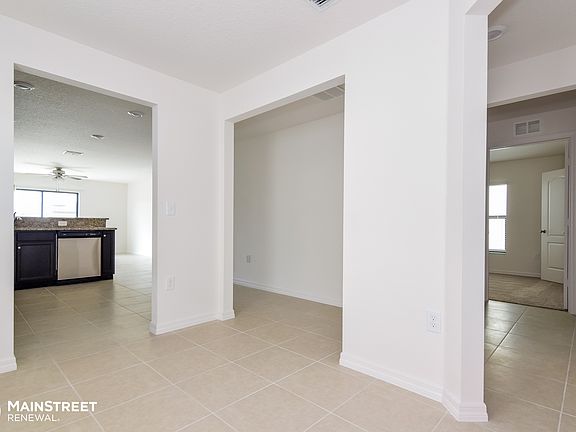 4th image of 2119 Peyto Way