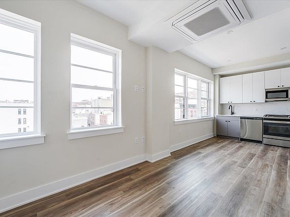 4th image of 237 Washington St #503
