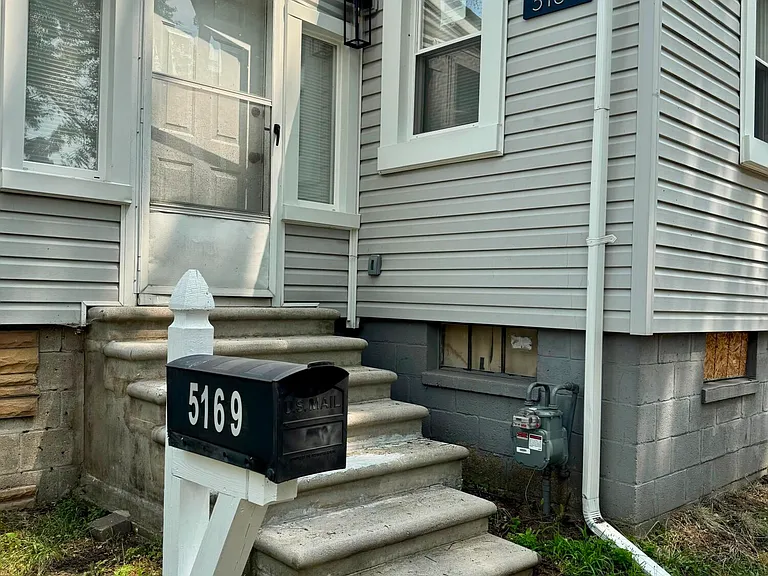 5169 Glenis St — Photo 3