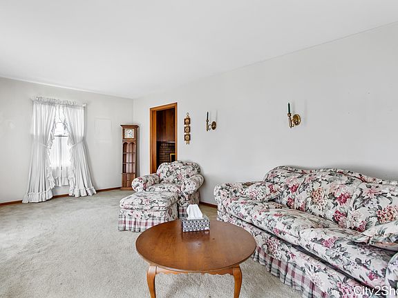 4th image of 2702 Brooklane Ave SE