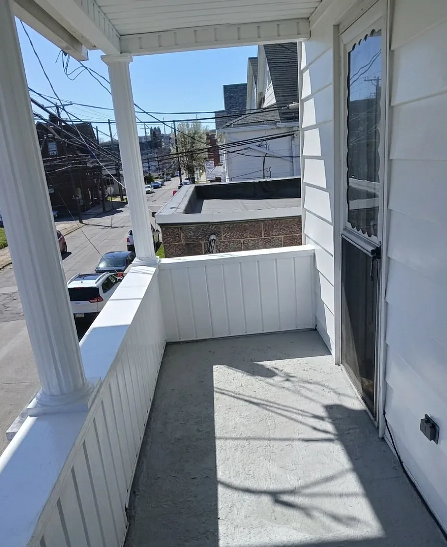 208-210 Zerby Ave — Photo 2