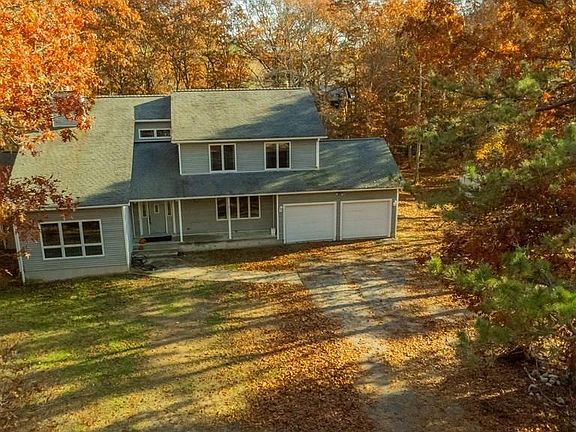 2nd image of 20 Hanover Ct