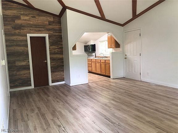 3rd image of 982 Timothy Dr