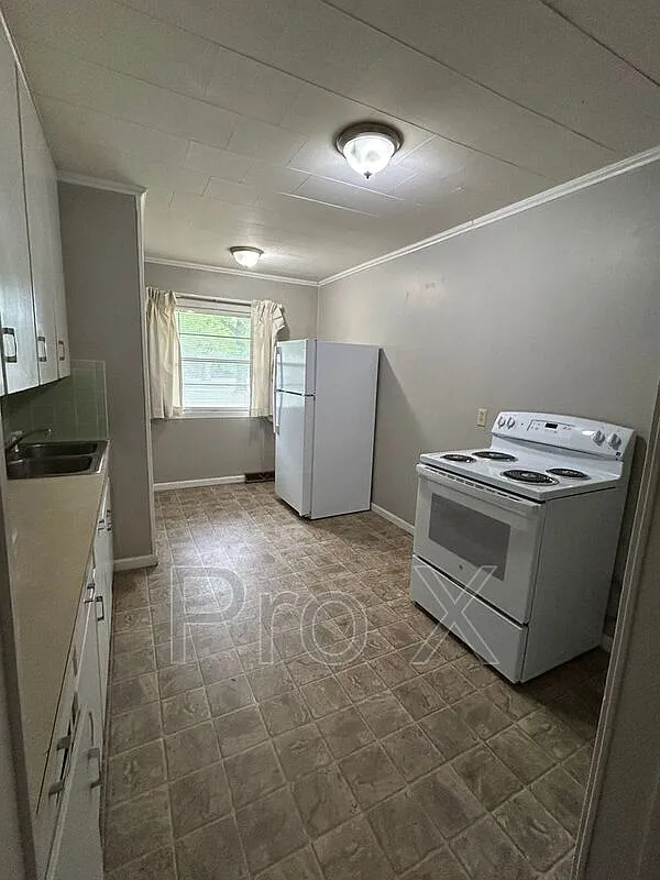 2 bed, 1.0 bath, $750 — Photo 3