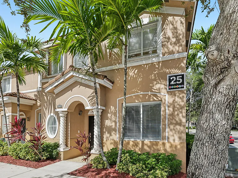 Seascape Pointe Townhomes — Photo 29