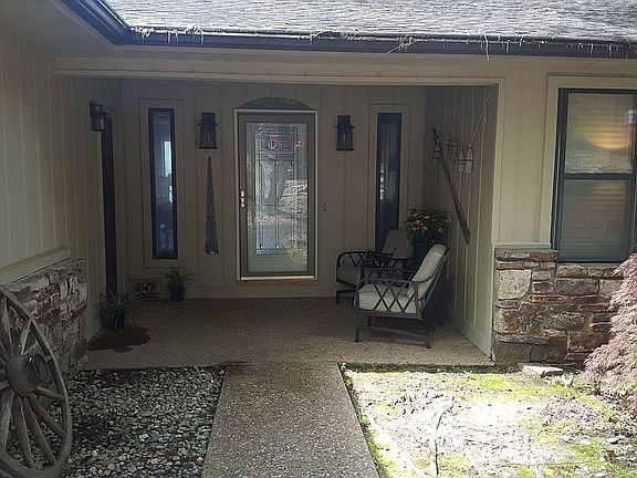 4th image of 14 Poole Cir