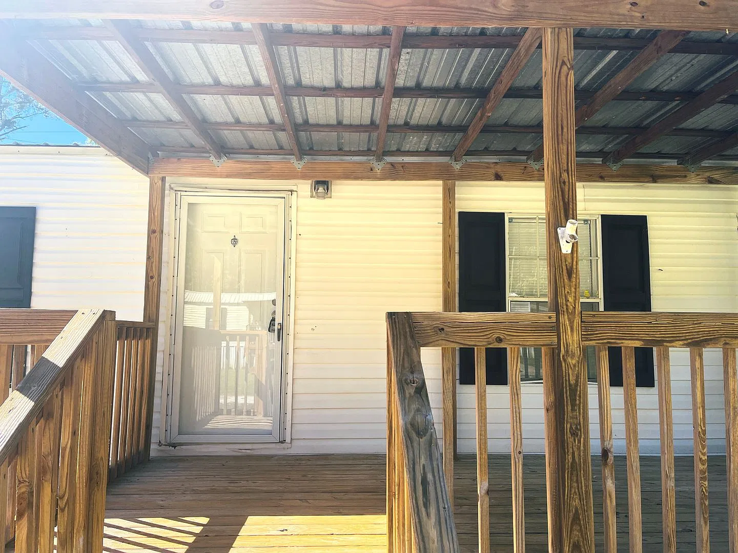 Welcome home! Great location! 3 bed, 2 bath, large kitchen, parking for 2, lots of green space, W... — Photo 4