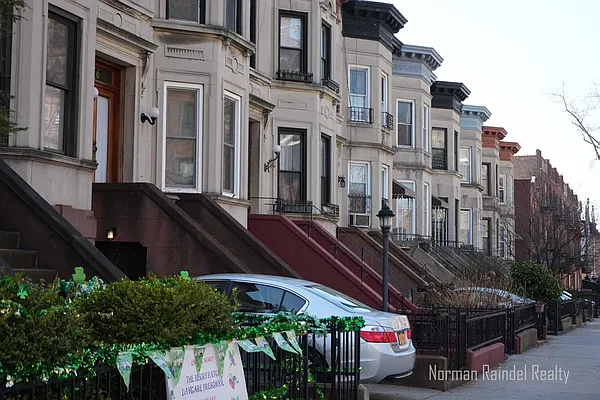 Rented by Norman Raindel, LREB | media 25