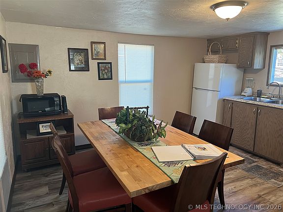 5th image of 133 Lake Dr