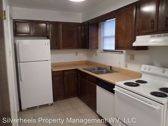 3rd image of 119 Willowbrook Dr APT 5