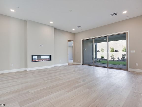 5th image of 461 Crown Mesa Ave