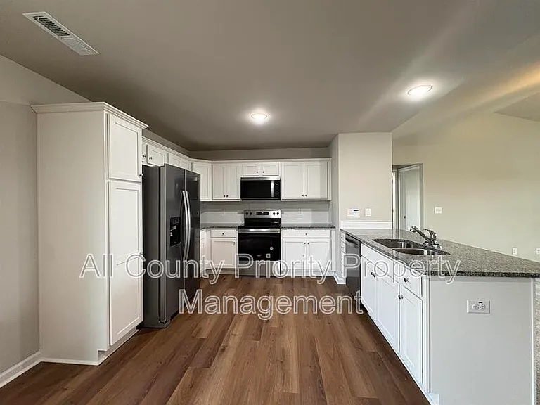 107 Faucette Dr — Photo 4