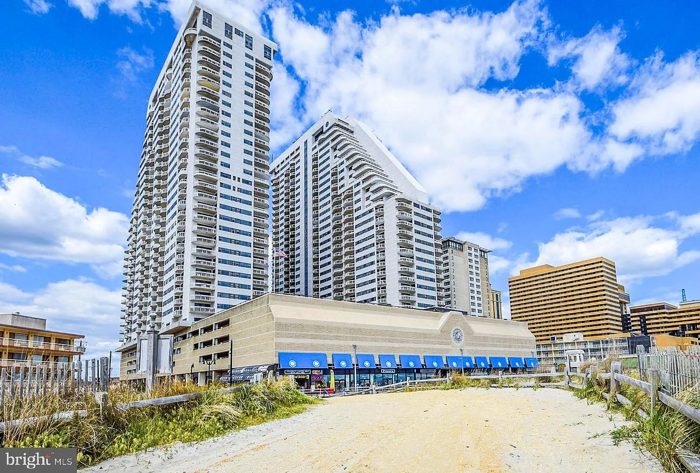 3101 Boardwalk APT 1806 photo 1