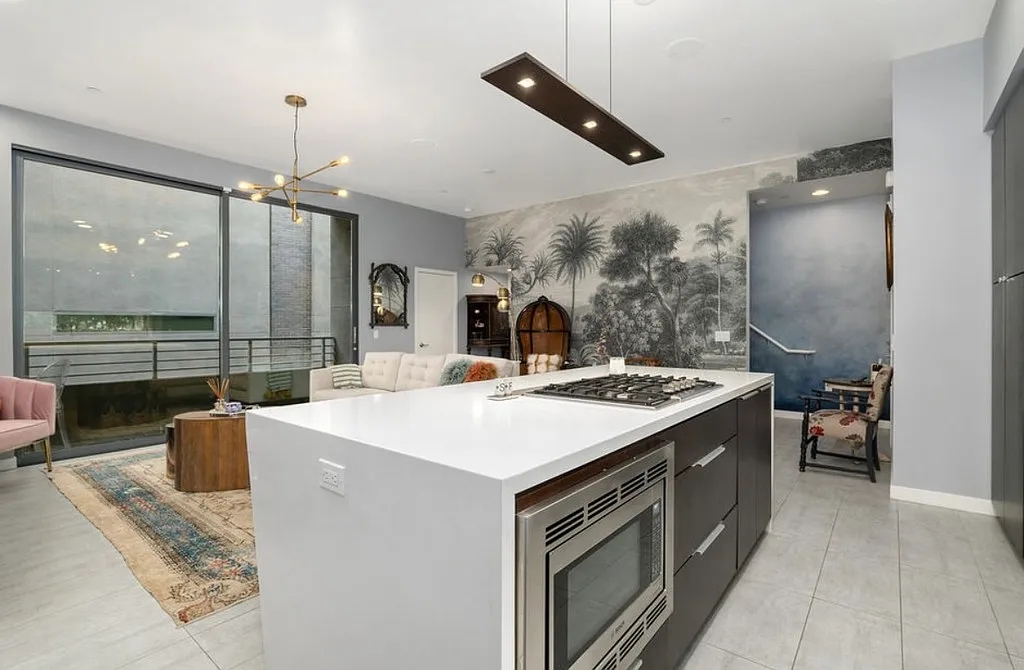 1 bed, 2.0 bath, $5,500 — Photo 3