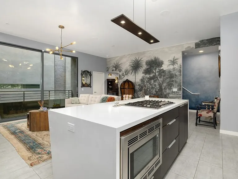 317 Upas St — Photo 3