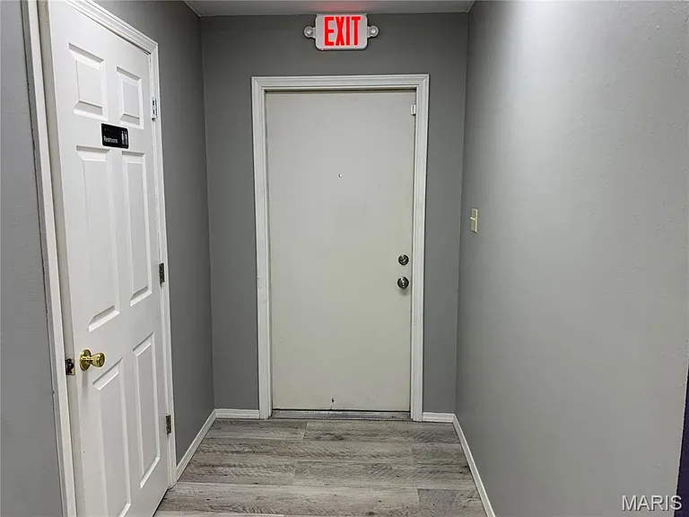 1000 N Truman Blvd #C — Photo 3